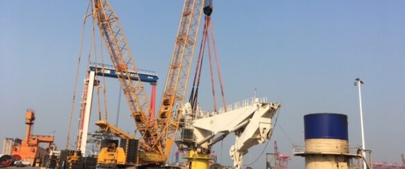 250 TON KNUCKLEBOOM CRANE WITH AHC FOR SALE